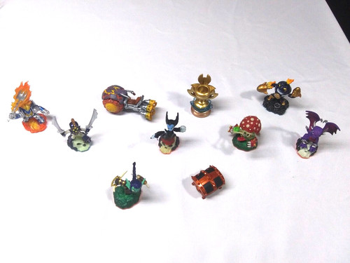 Skylanders mixed figure lot - skylanders,
